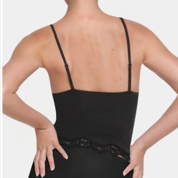 Skims Fits Everybody Lace Triangle Camisole Top Black - Picture 2 of 12